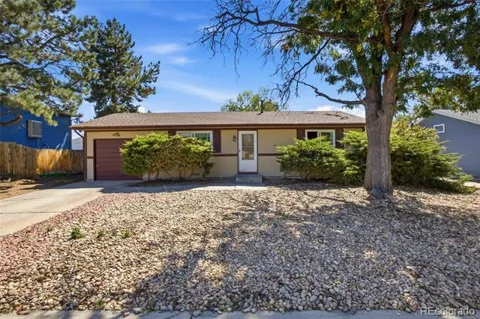 8130 Explorador Calle