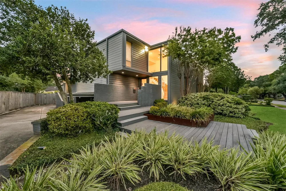 5107 Contour Place Houston, TX 77096