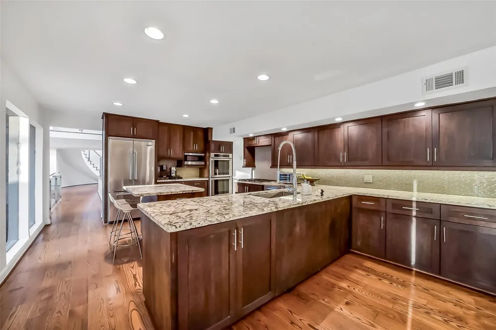 5107 Contour Place Houston, TX 77096