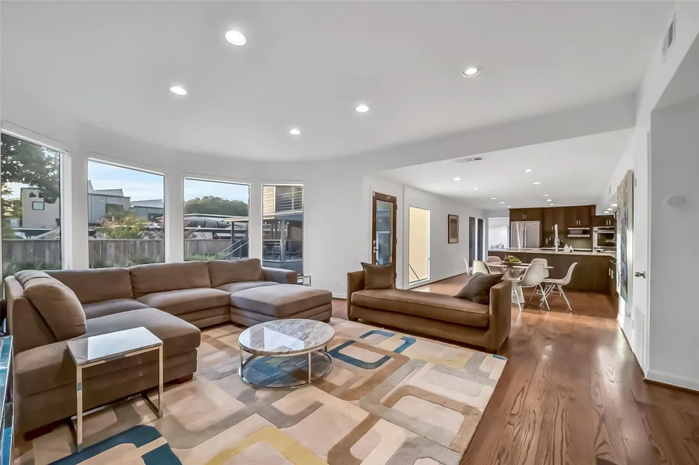 5107 Contour Place Houston, TX 77096