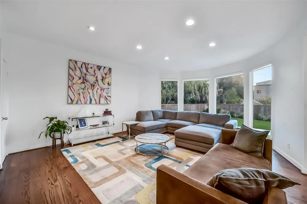 5107 Contour Place Houston, TX 77096