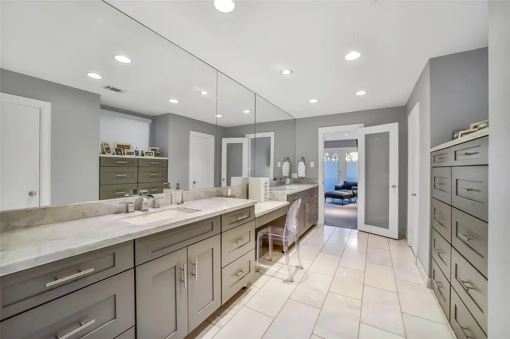 5107 Contour Place Houston, TX 77096