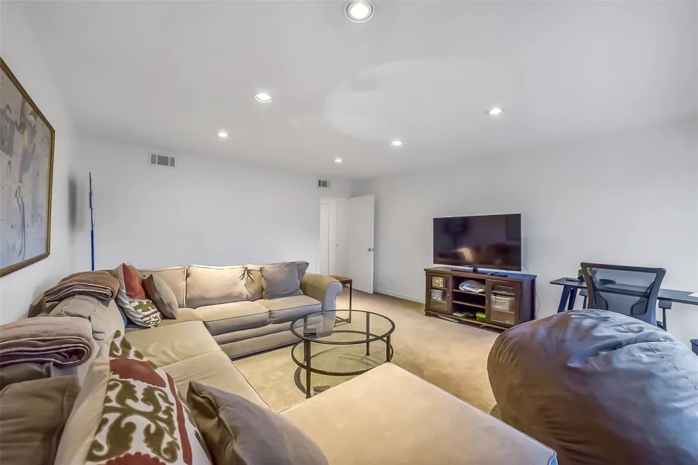 5107 Contour Place Houston, TX 77096