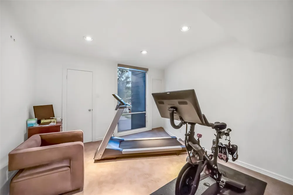 5107 Contour Place Houston, TX 77096