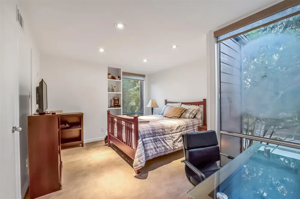 5107 Contour Place Houston, TX 77096