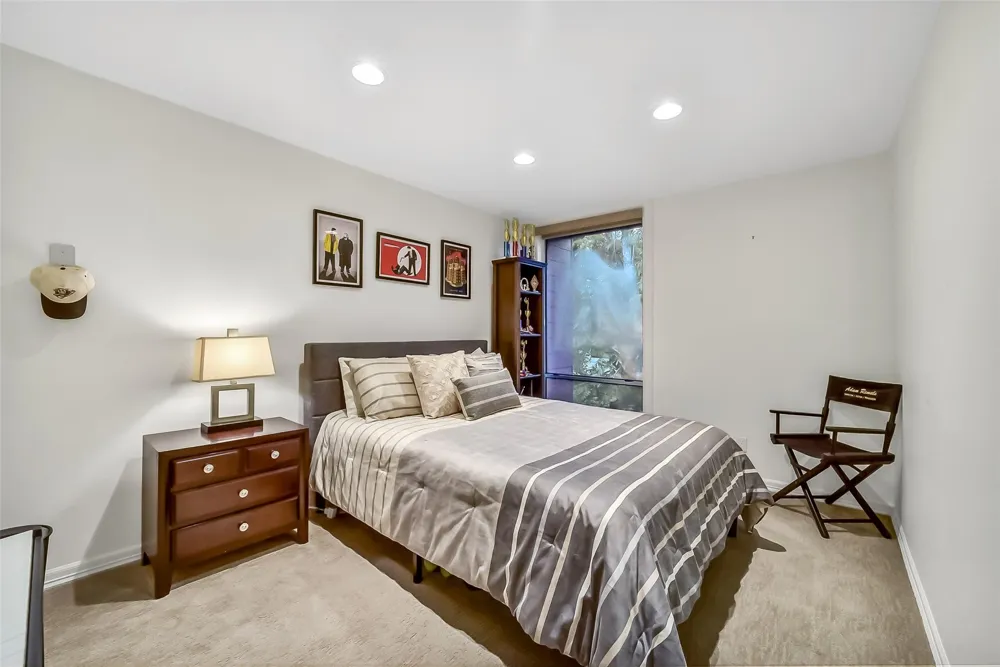 5107 Contour Place Houston, TX 77096