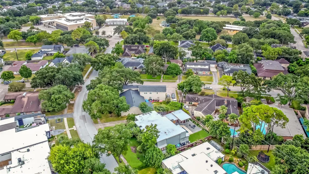 5107 Contour Place Houston, TX 77096