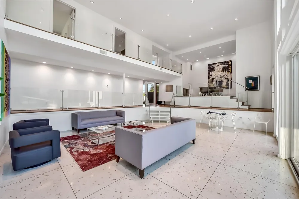 5107 Contour Place Houston, TX 77096