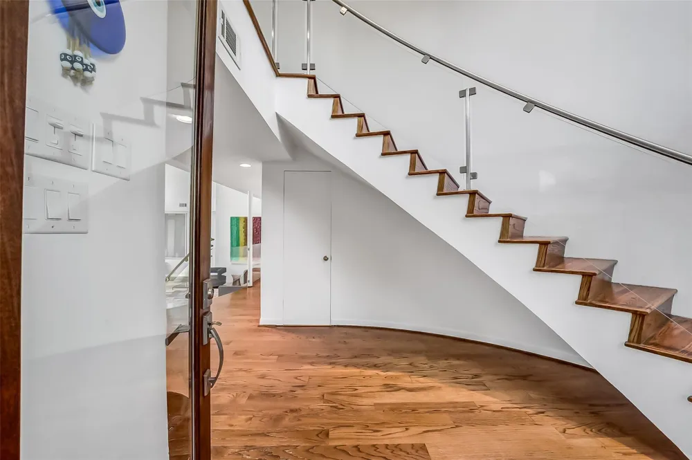 5107 Contour Place Houston, TX 77096