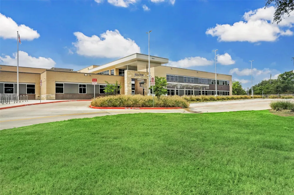 5107 Contour Place Houston, TX 77096