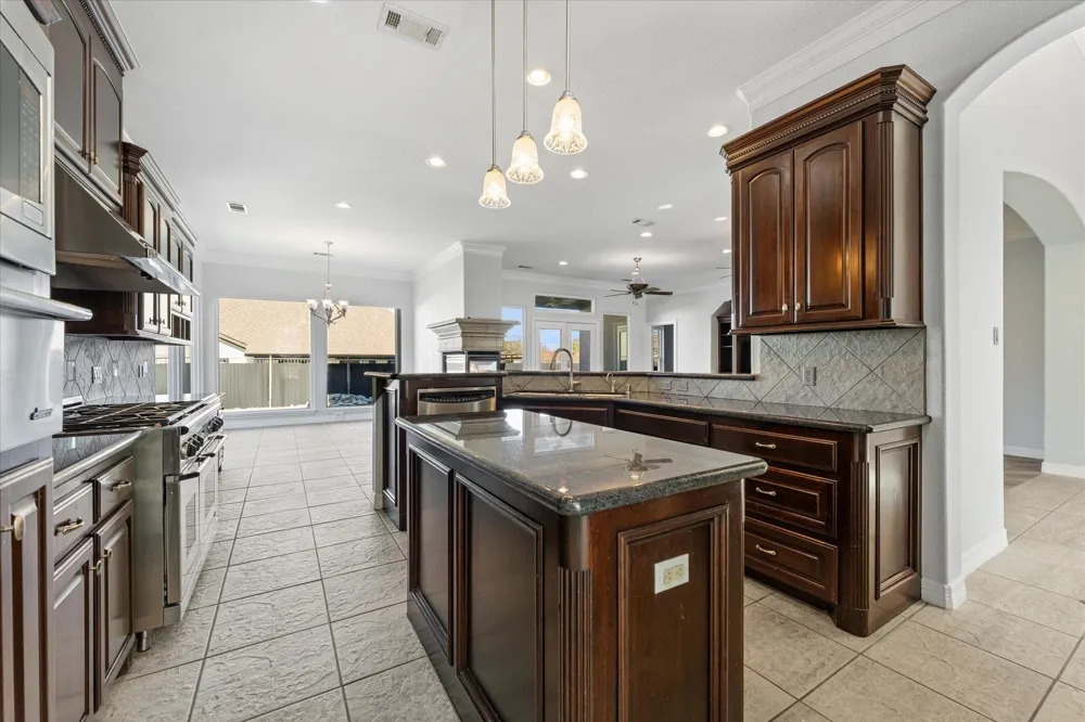98 Victoria Drive W Montgomery, TX 77356