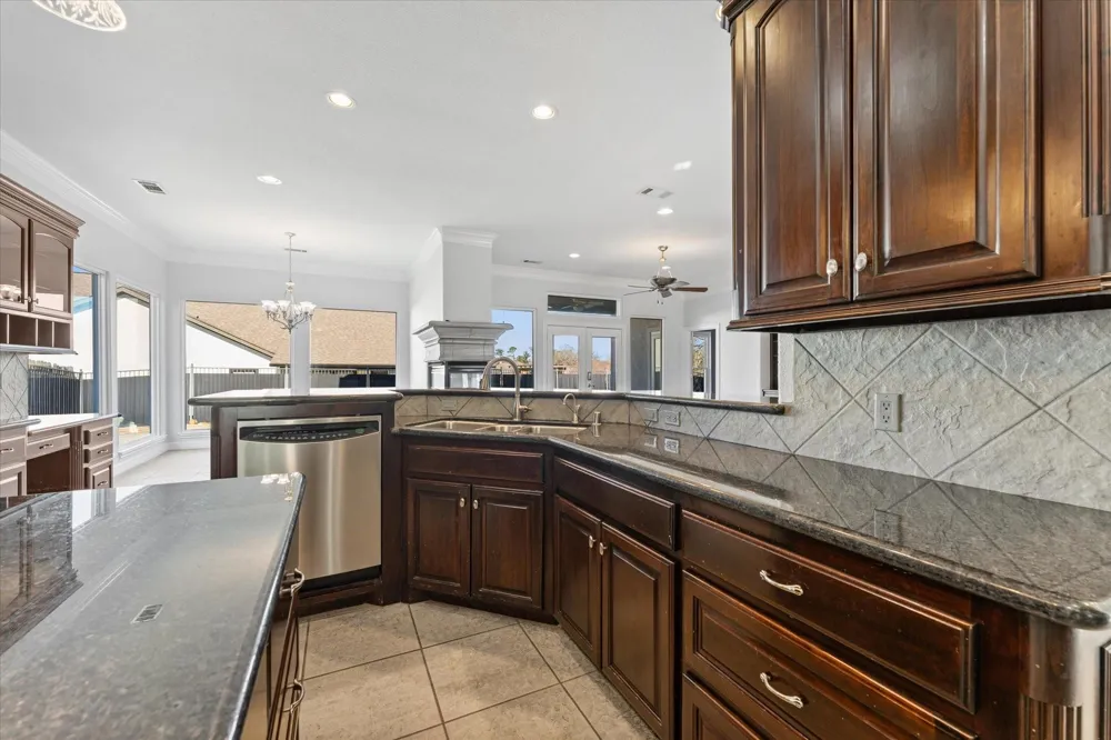 98 Victoria Drive W Montgomery, TX 77356
