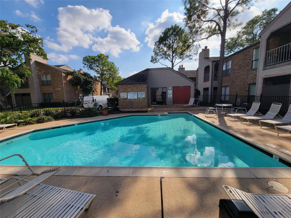 2025 Augusta Drive #303 Houston, TX 77057