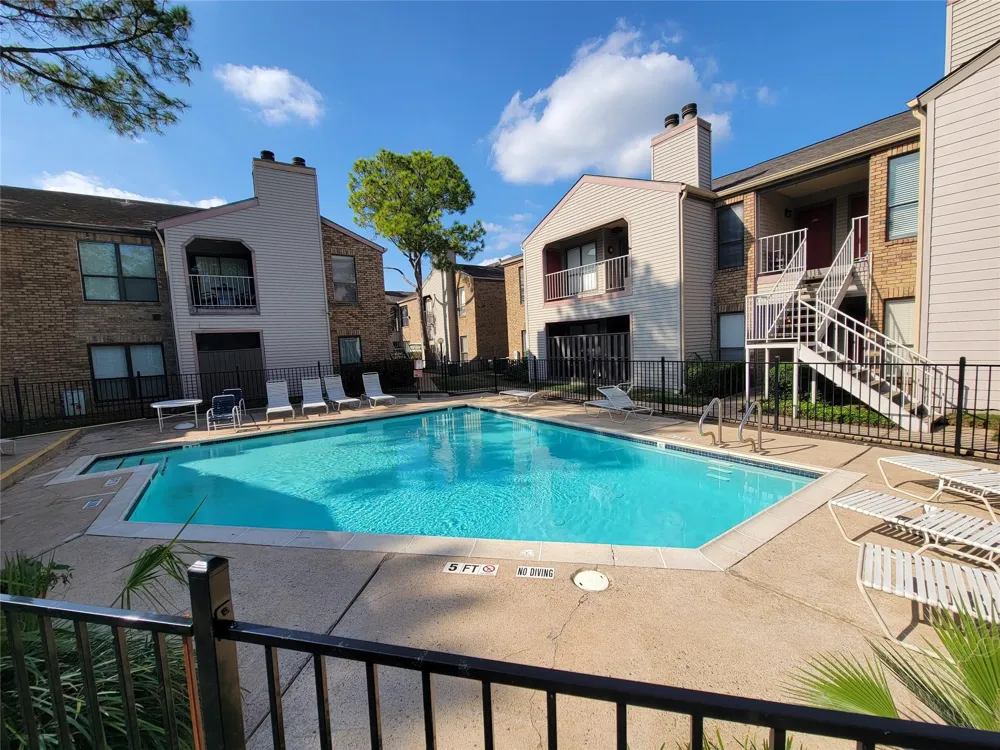 2025 Augusta Drive #303 Houston, TX 77057