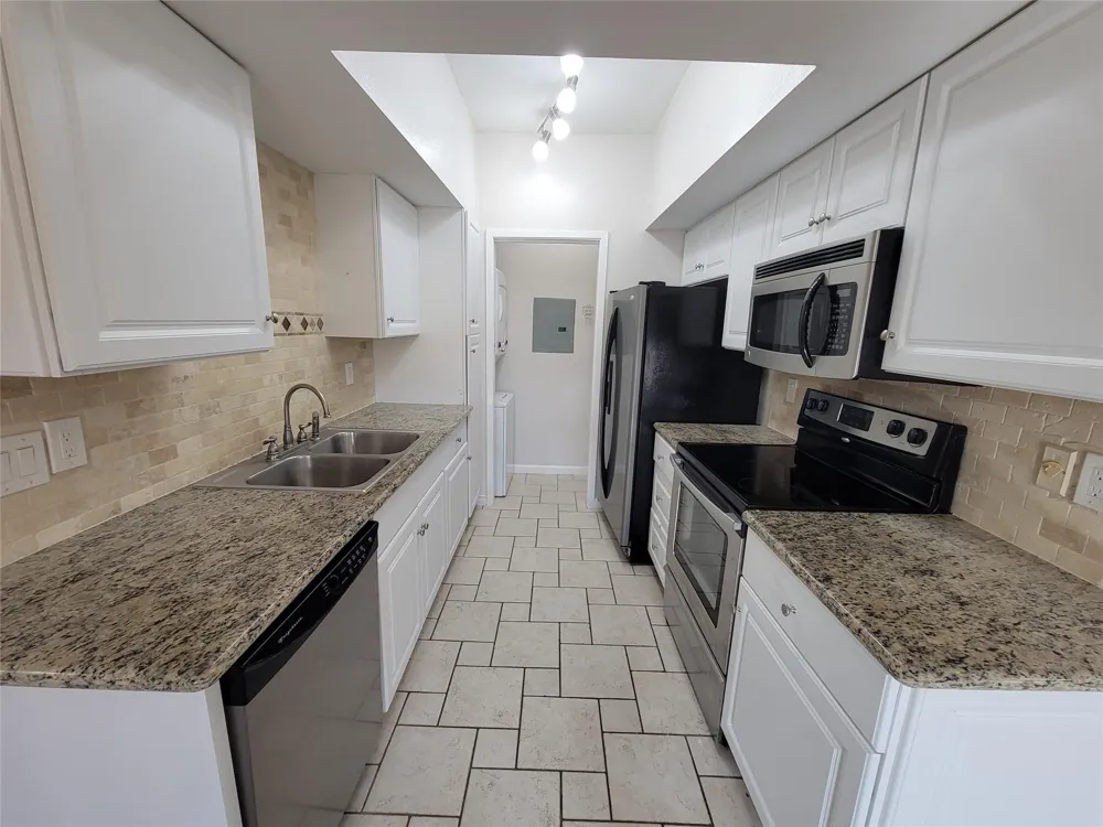2025 Augusta Drive #303 Houston, TX 77057