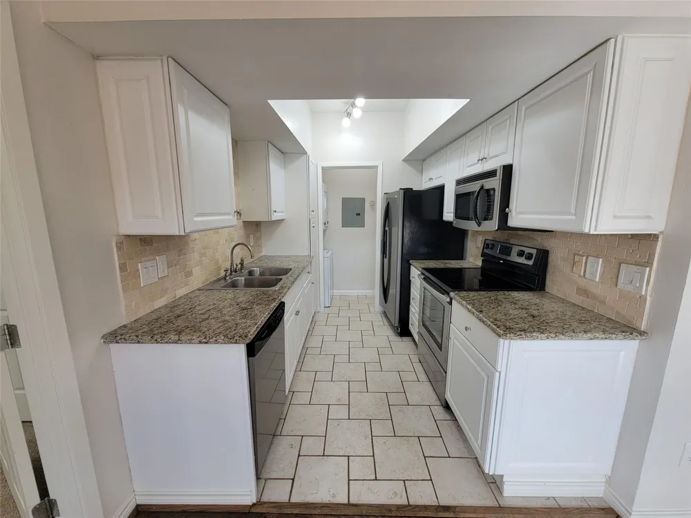 2025 Augusta Drive #303 Houston, TX 77057