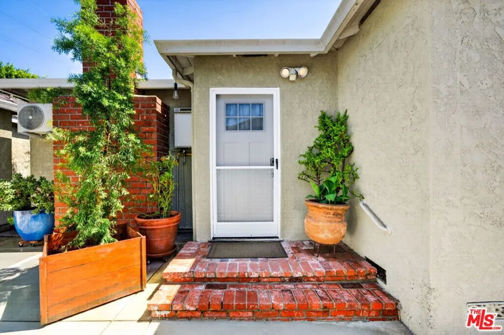 5011 Stacy Street #B Hawthorne, CA 90250