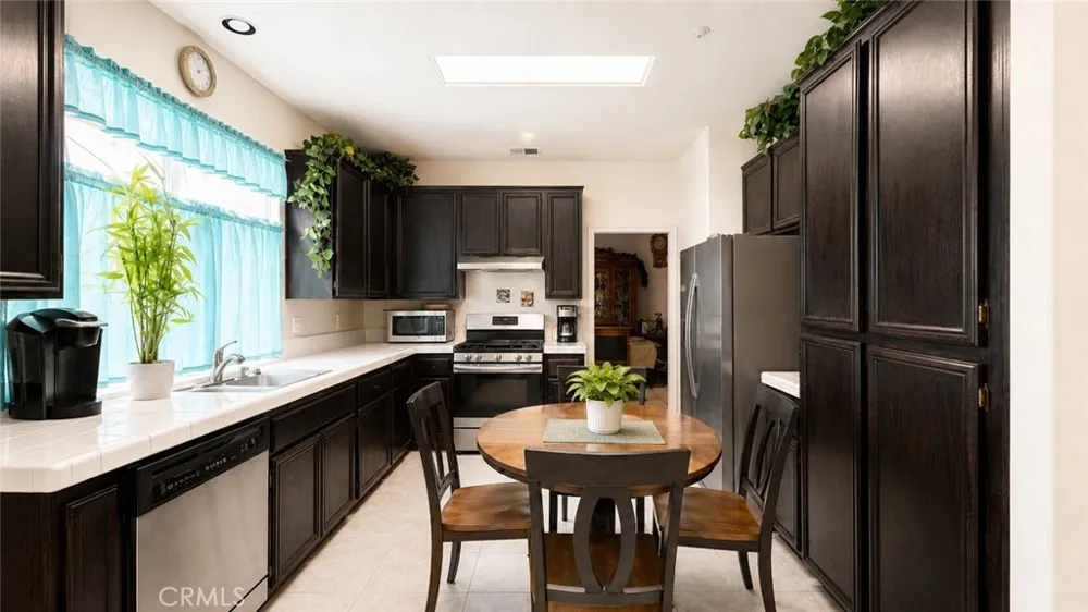 6538 Douglas Fontana, CA 92336