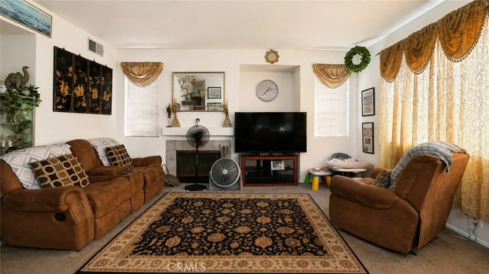 6538 Douglas Fontana, CA 92336