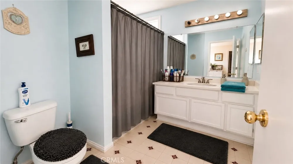 6538 Douglas Fontana, CA 92336