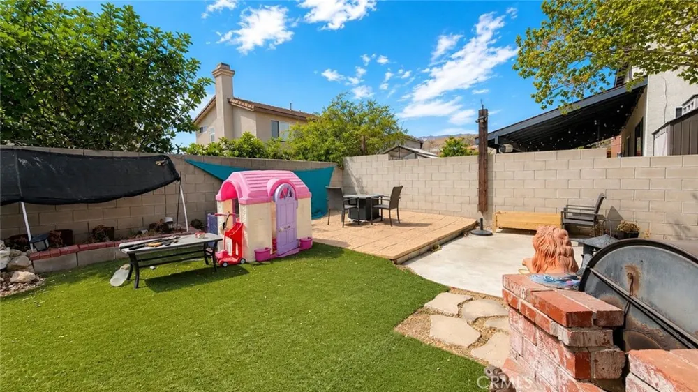 6538 Douglas Fontana, CA 92336