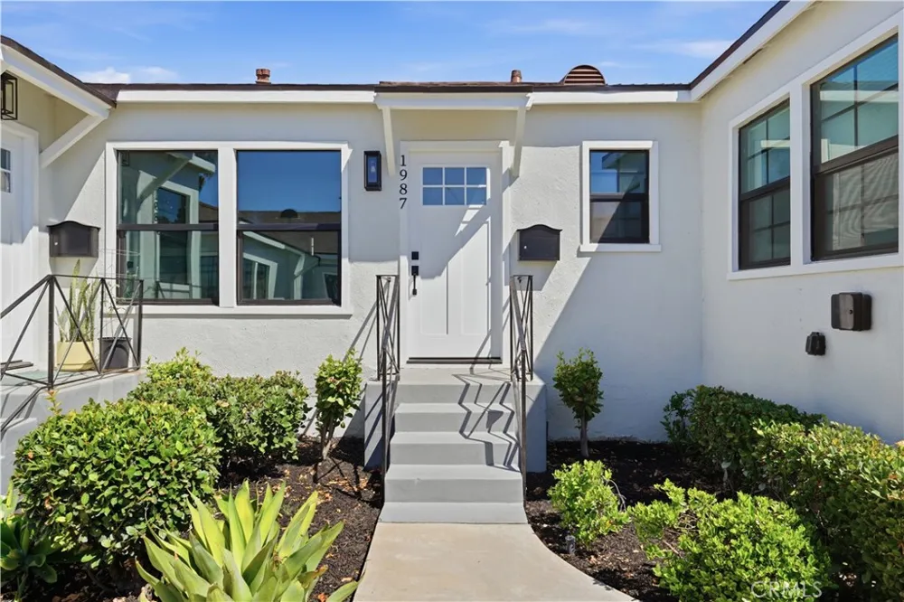 1987 Lake Avenue Altadena, CA 91001