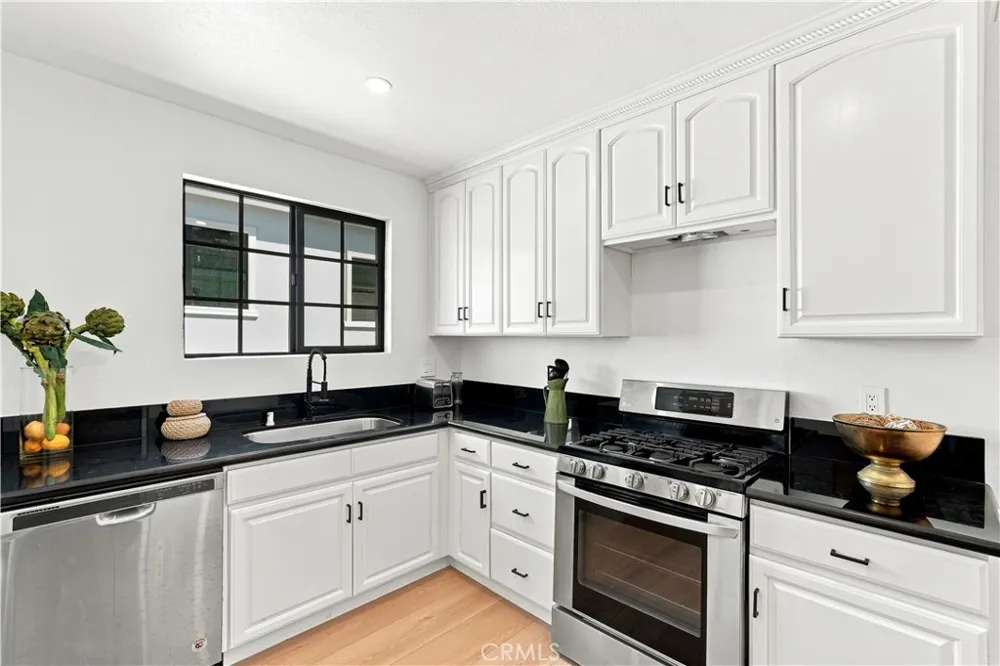 1987 Lake Avenue Altadena, CA 91001