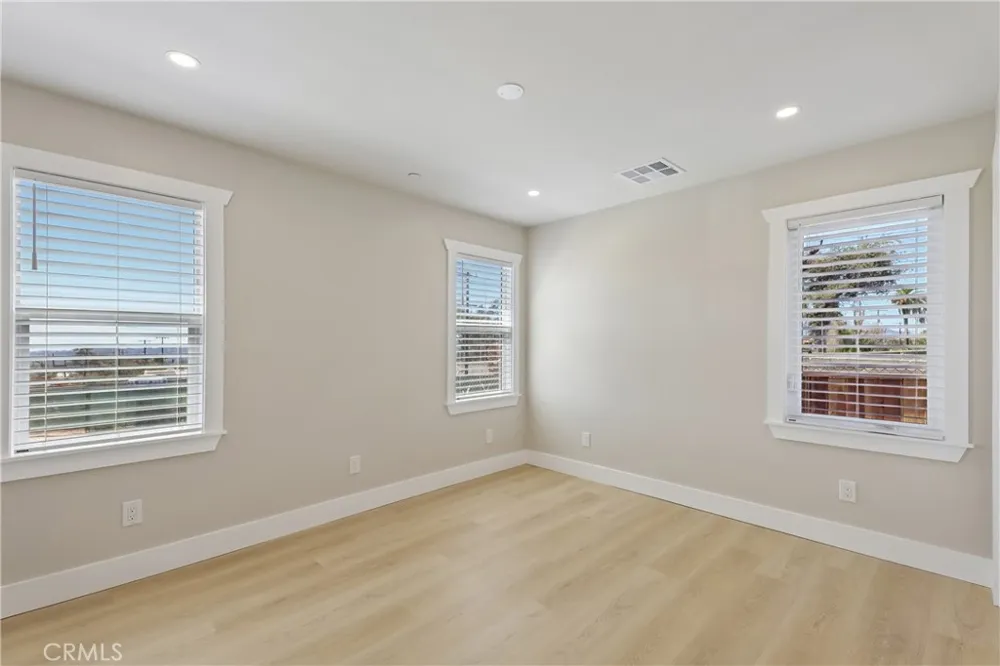 19 E Pine Street Altadena, CA 91001