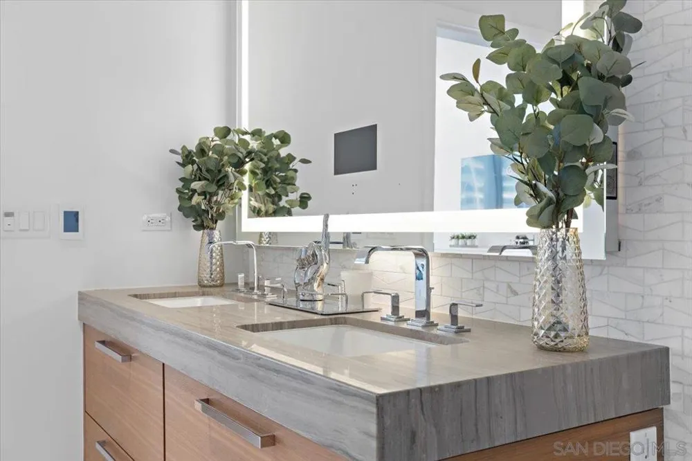 888 W E St #Unit 1001 San Diego, CA 92101