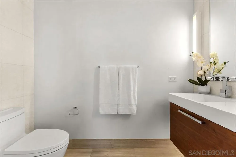 888 W E St #Unit 1001 San Diego, CA 92101
