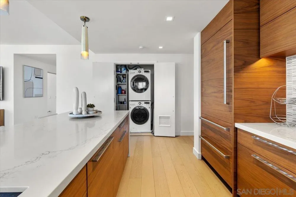 888 W E St #Unit 1001 San Diego, CA 92101