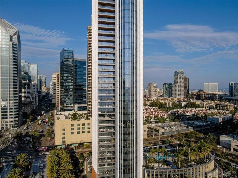 888 W E St #Unit 1001 San Diego, CA 92101