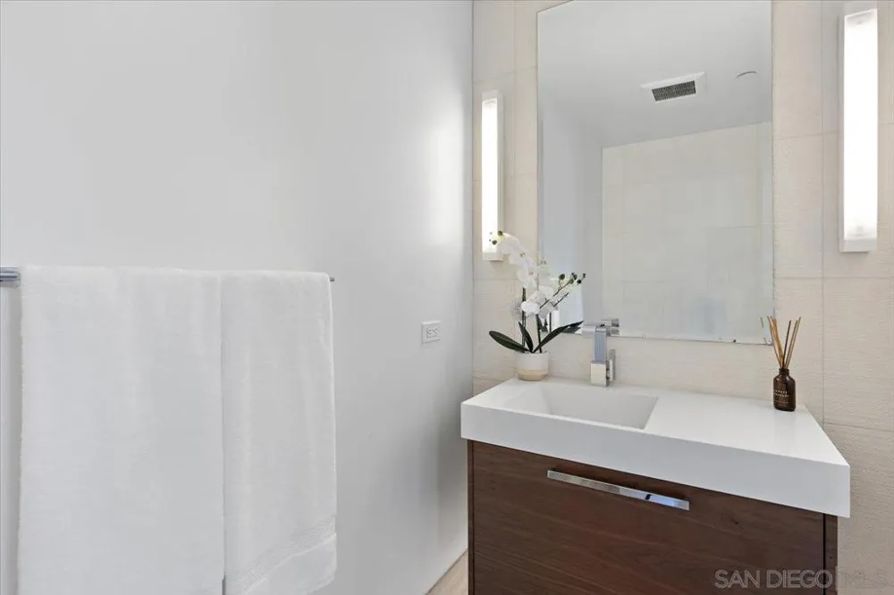 888 W E St #Unit 1001 San Diego, CA 92101