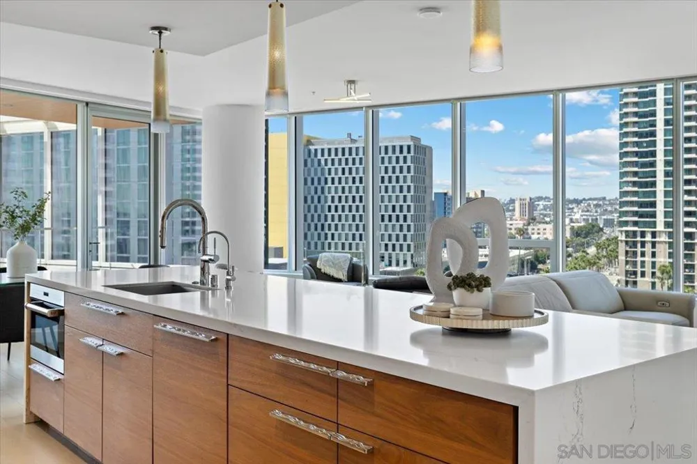 888 W E St #Unit 1001 San Diego, CA 92101