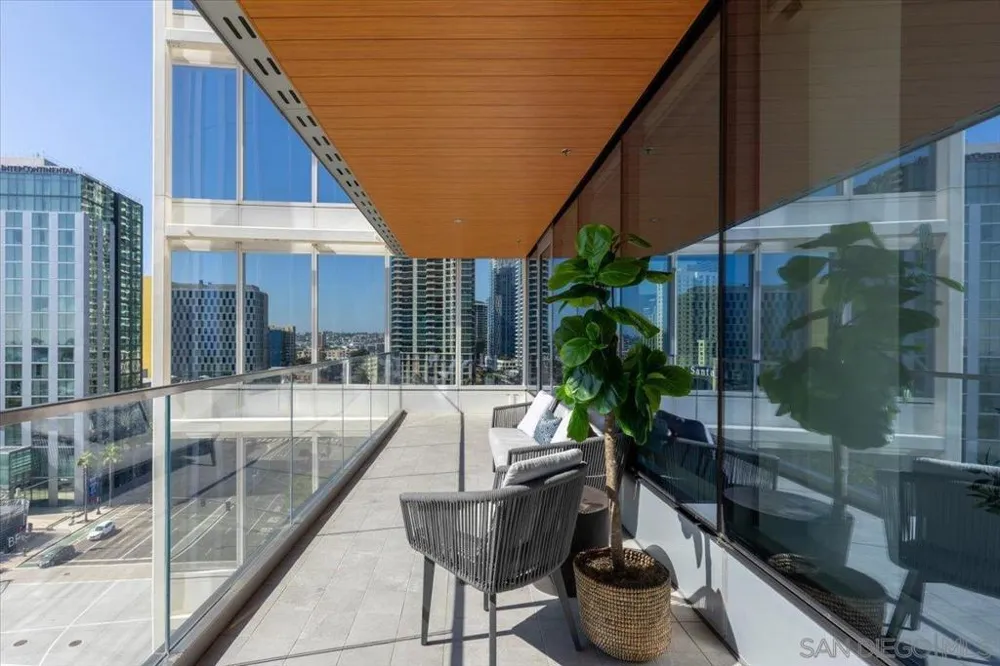 888 W E St #Unit 1001 San Diego, CA 92101