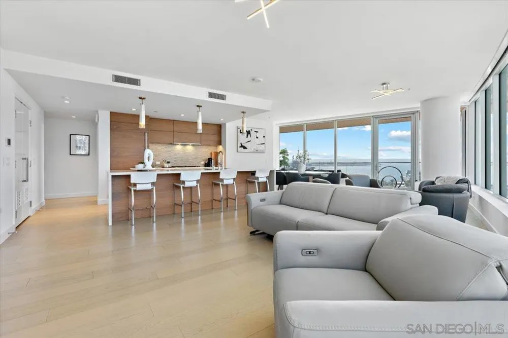 888 W E St #Unit 1001 San Diego, CA 92101