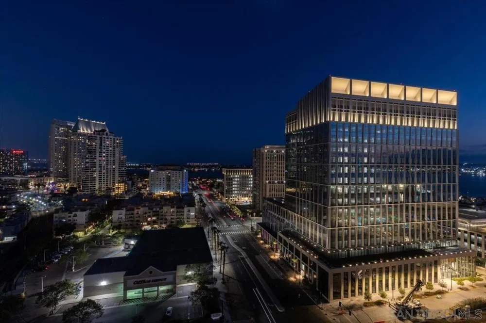 888 W E St #Unit 1001 San Diego, CA 92101
