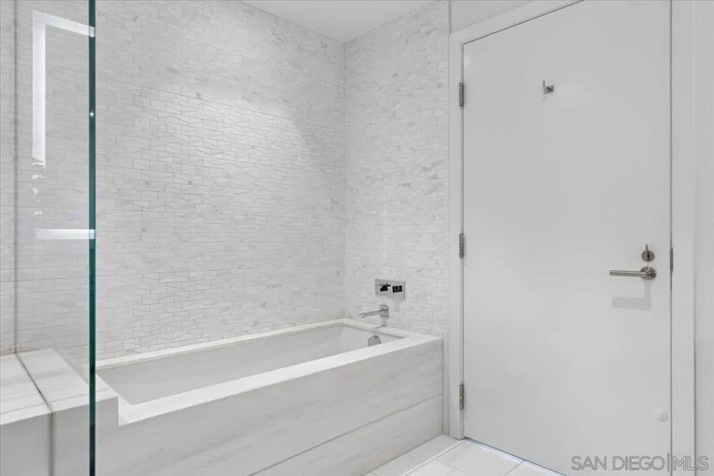 888 W E St #Unit 1001 San Diego, CA 92101