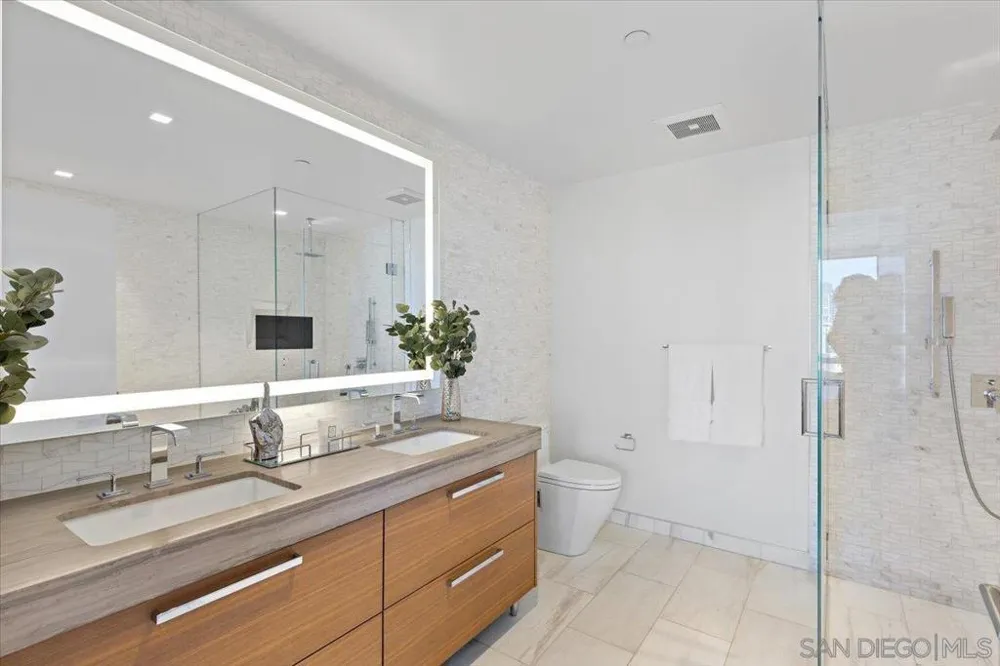 888 W E St #Unit 1001 San Diego, CA 92101