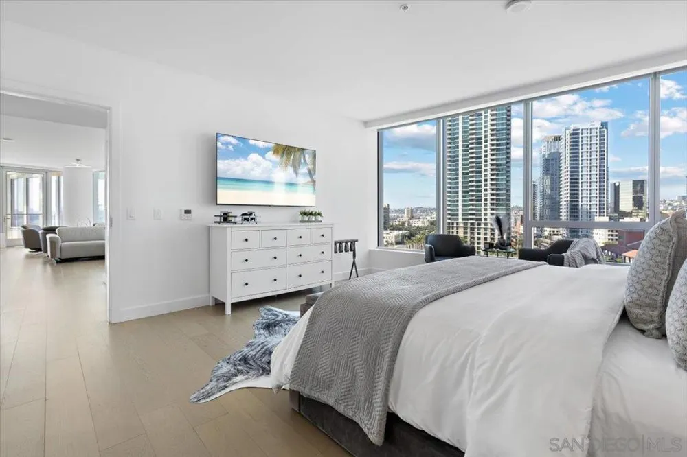 888 W E St #Unit 1001 San Diego, CA 92101