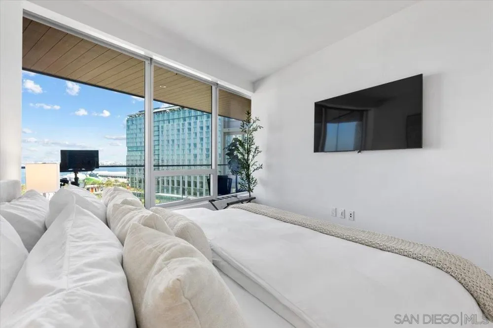 888 W E St #Unit 1001 San Diego, CA 92101