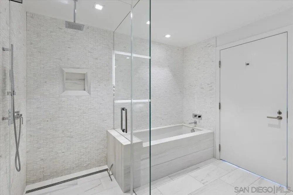 888 W E St #Unit 1001 San Diego, CA 92101