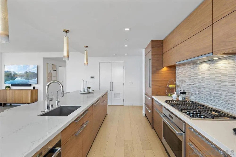 888 W E St #Unit 1001 San Diego, CA 92101