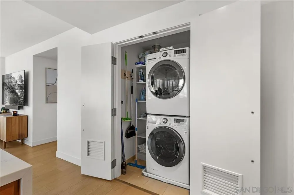 888 W E St #Unit 1001 San Diego, CA 92101