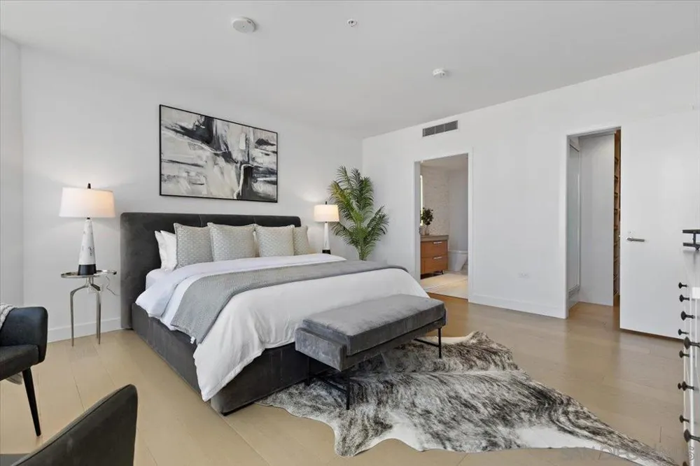 888 W E St #Unit 1001 San Diego, CA 92101