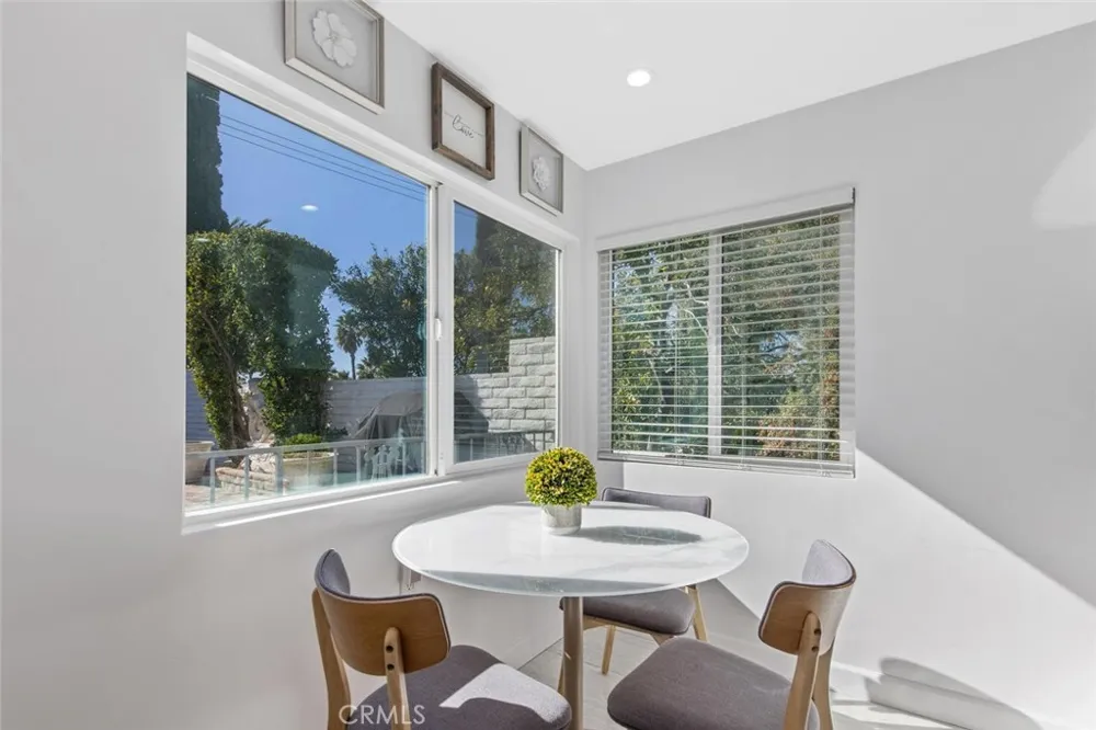 22444 Venido Woodland Hills, CA 91364