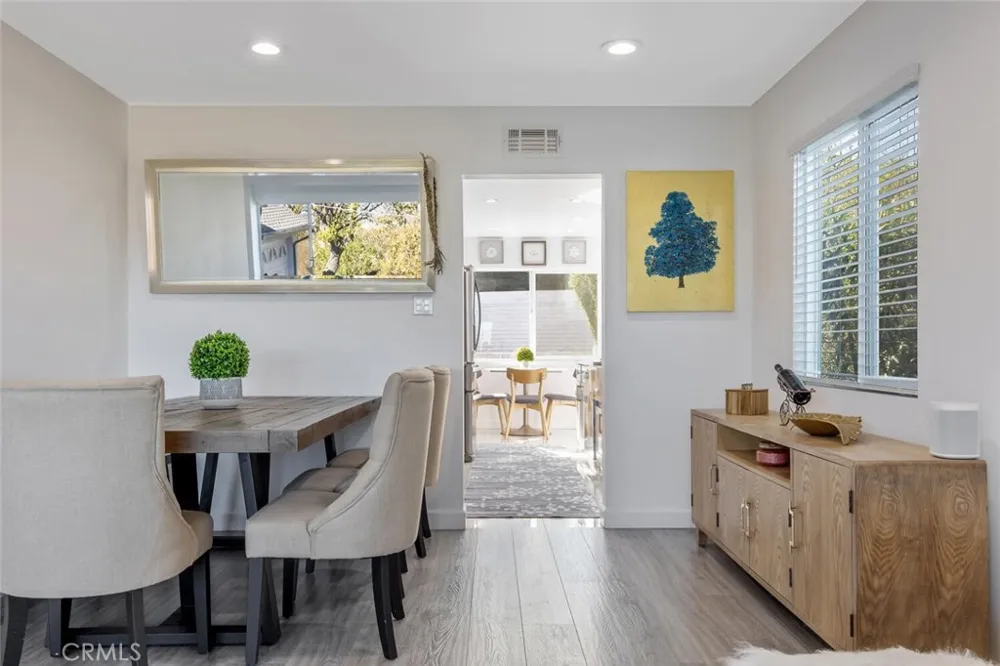 22444 Venido Woodland Hills, CA 91364