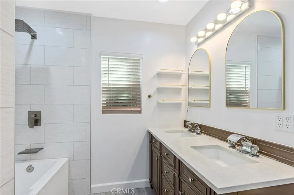 22444 Venido Woodland Hills, CA 91364
