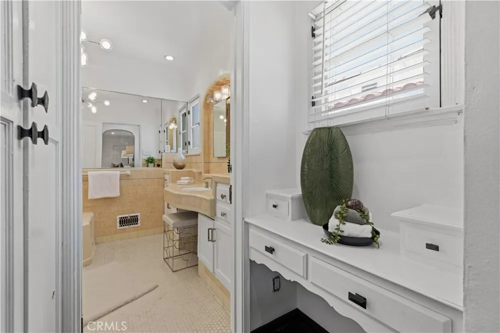 6237 W 6th Street Los Angeles, CA 90048