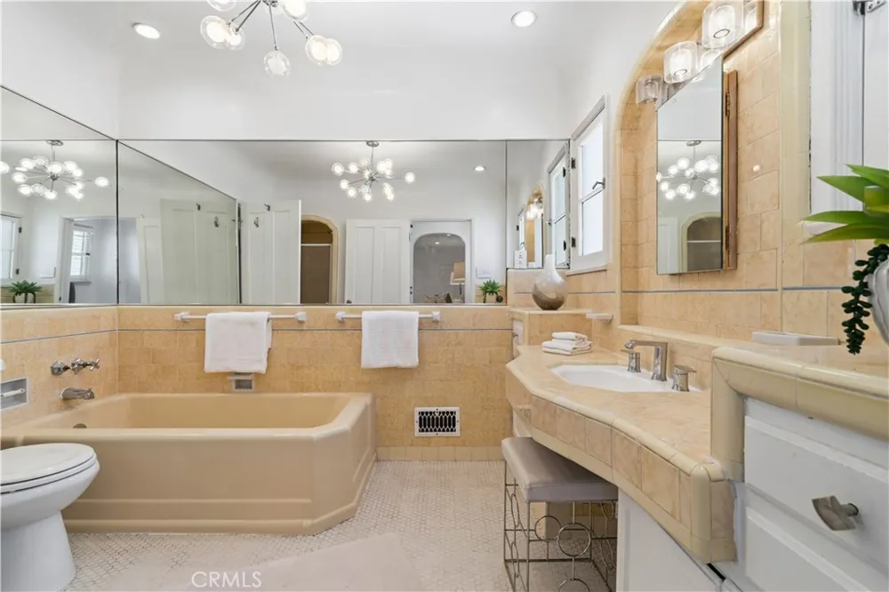 6237 W 6th Street Los Angeles, CA 90048
